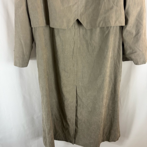 Women's Trench Coat Gray Size 18
Hooded Zip Button Front Pockets
Collared - Picture 9 of 17